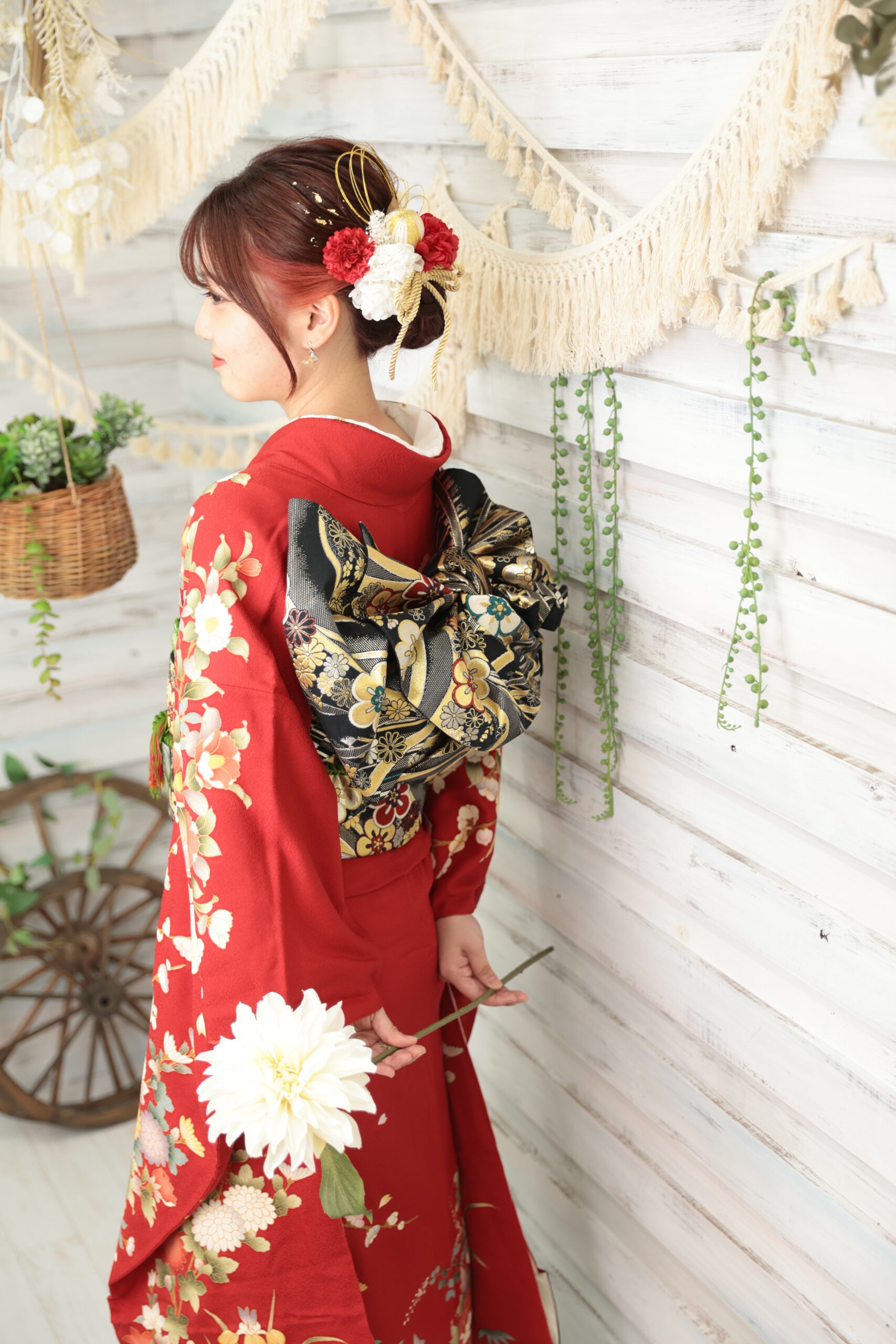 赤い振袖に似合う髪飾り＆髪色は？写真映えする組み合わせを実例