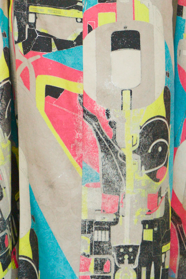 カラフルなポップアート柄が目を引く、個性派モダン振袖〈No.FL-E101〉【NEW】の画像3枚目