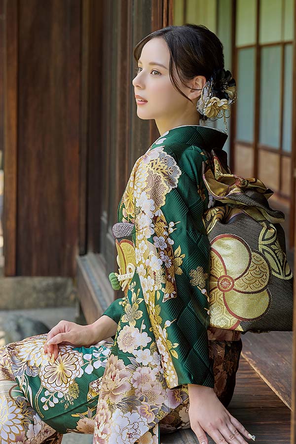 深緑地に金彩と花文様が重なる、格調高い古典振袖〈No.FL-E303〉【NEW】の画像2枚目