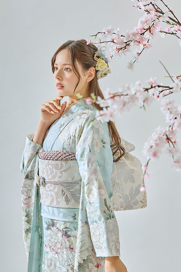 淡いミントグリーン地に花々がやさしく咲く、透明感あふれる上品振袖〈No.FL-E305〉【NEW】の画像3枚目