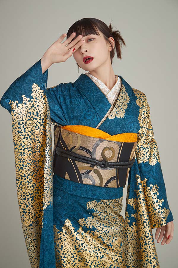 深みのあるブルーグリーン地に金彩が映える、華やかで気品漂う古典柄振袖〈No.FL-E401〉【NEW】の画像2枚目